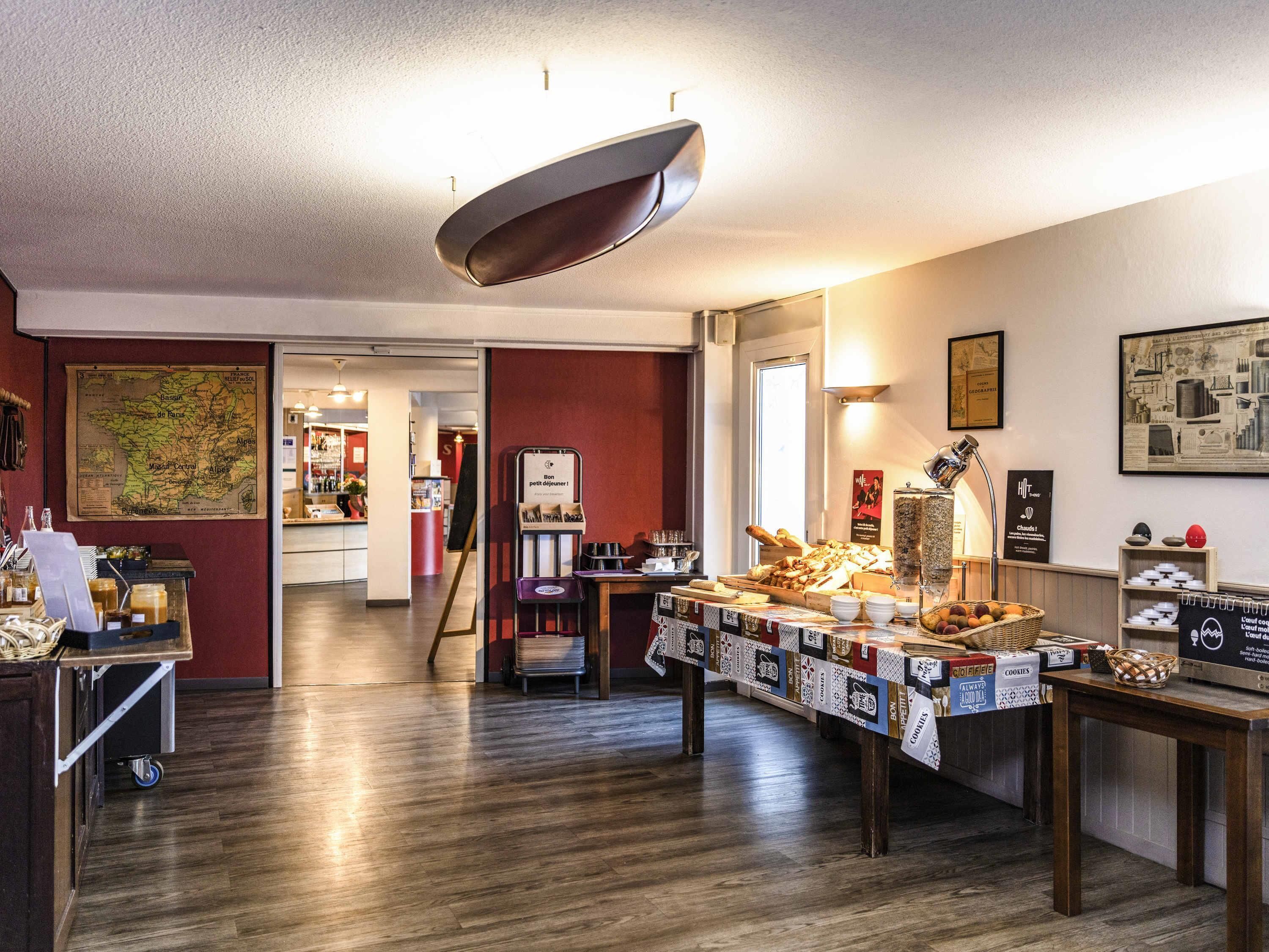 Daily buffet breakfast (EUR 9.90 per person)