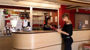 Bar (in der Unterkunft)