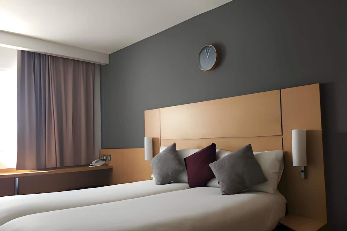 Standard Twin Room, 2 Single Beds | Desk, iron/ironing board, free cots/infant beds, free WiFi