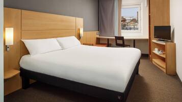 Room, 1 Double Bed | Desk, iron/ironing board, free cribs/infant beds, free WiFi