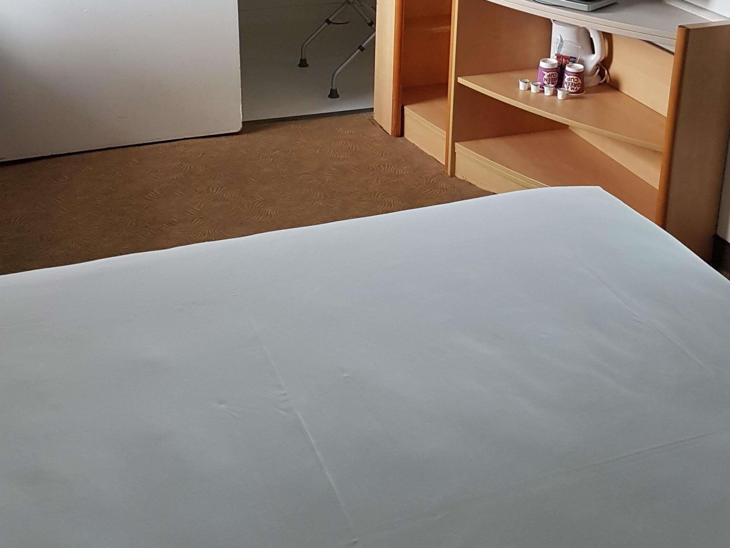 Habitació doble, 1 llit doble, accessible | Planxa i posts de planxar, bressols gratuïts i wifi gratuïta 