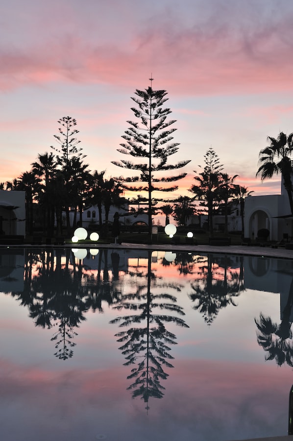 Outdoor pool, pool umbrellas, sun loungers