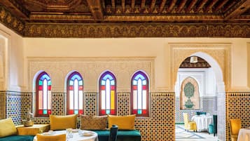 3 restaurants; breakfast, lunch, dinner and brunch served