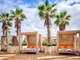 3 restaurantes; se sirve desayuno, almuerzo y cena; cocina internacional