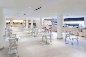 2 restaurants, breakfast, lunch, dinner served; international cuisine