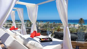 2 outdoor pools, pool umbrellas, sun loungers