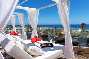2 piscinas externas, guarda-sóis, espreguiçadeiras