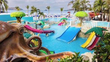 3 outdoor pools, pool umbrellas, pool loungers