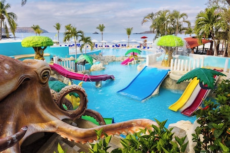 3 outdoor pools, pool umbrellas, sun loungers. Hotel Azul Ixtapa All Inclusive Beach Resort Convention Center