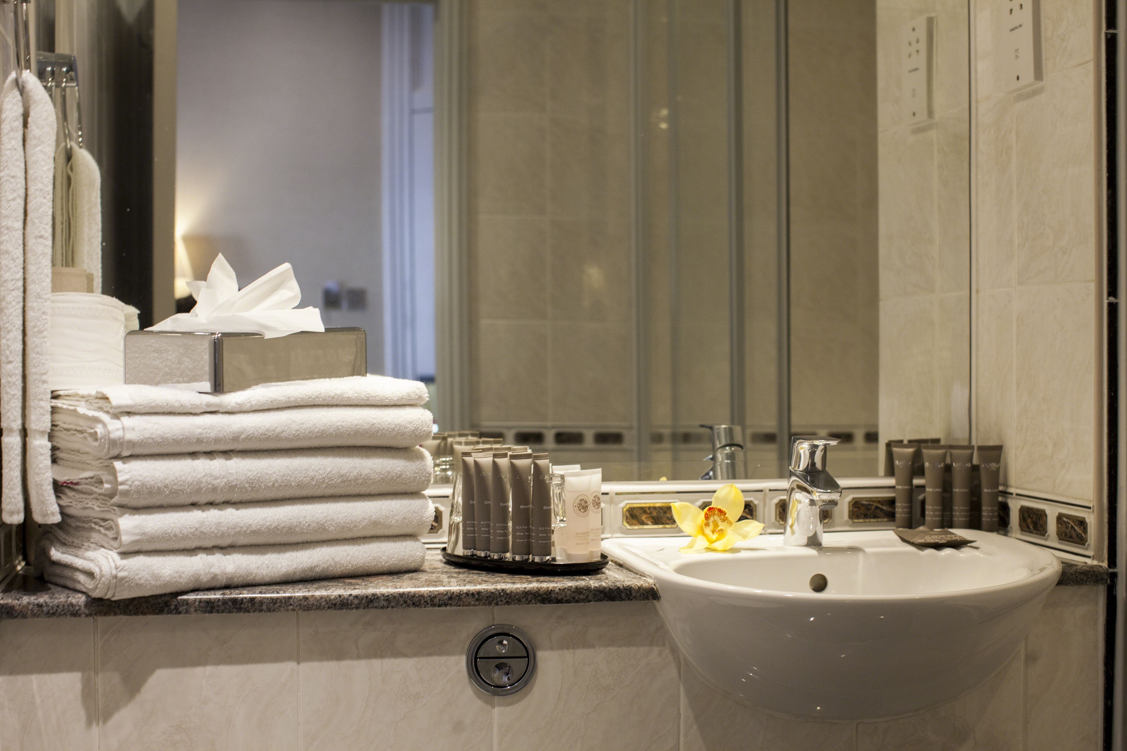 Photo - Gem Strathmore Hotel