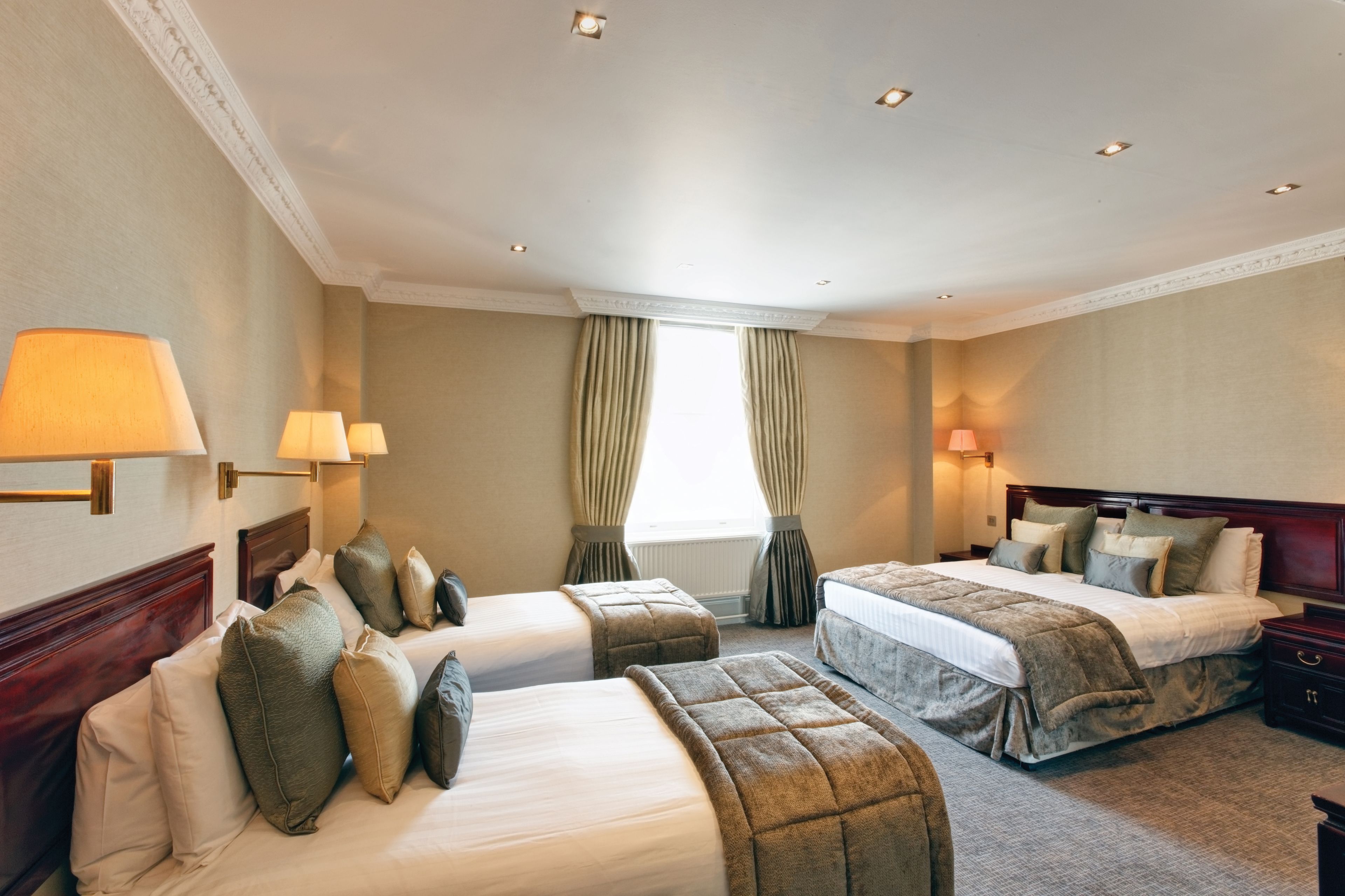 Photo - Gem Strathmore Hotel