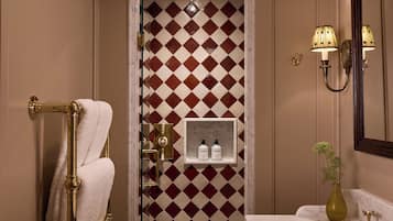 Combined shower/bathtub, hair dryer, towels, soap