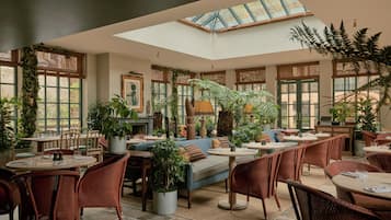 Daily English breakfast (GBP 28 per person)