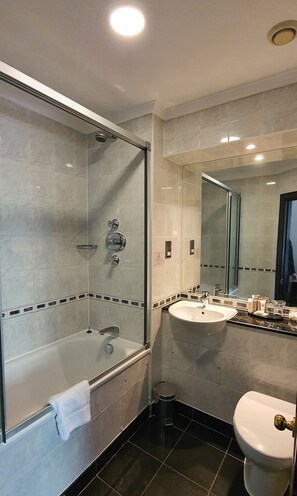 Bathroom shower - Zetter Bloomsbury (London)