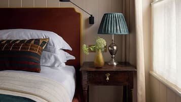 Ropa de cama de alta calidad, escritorio, wifi gratis y ropa de cama