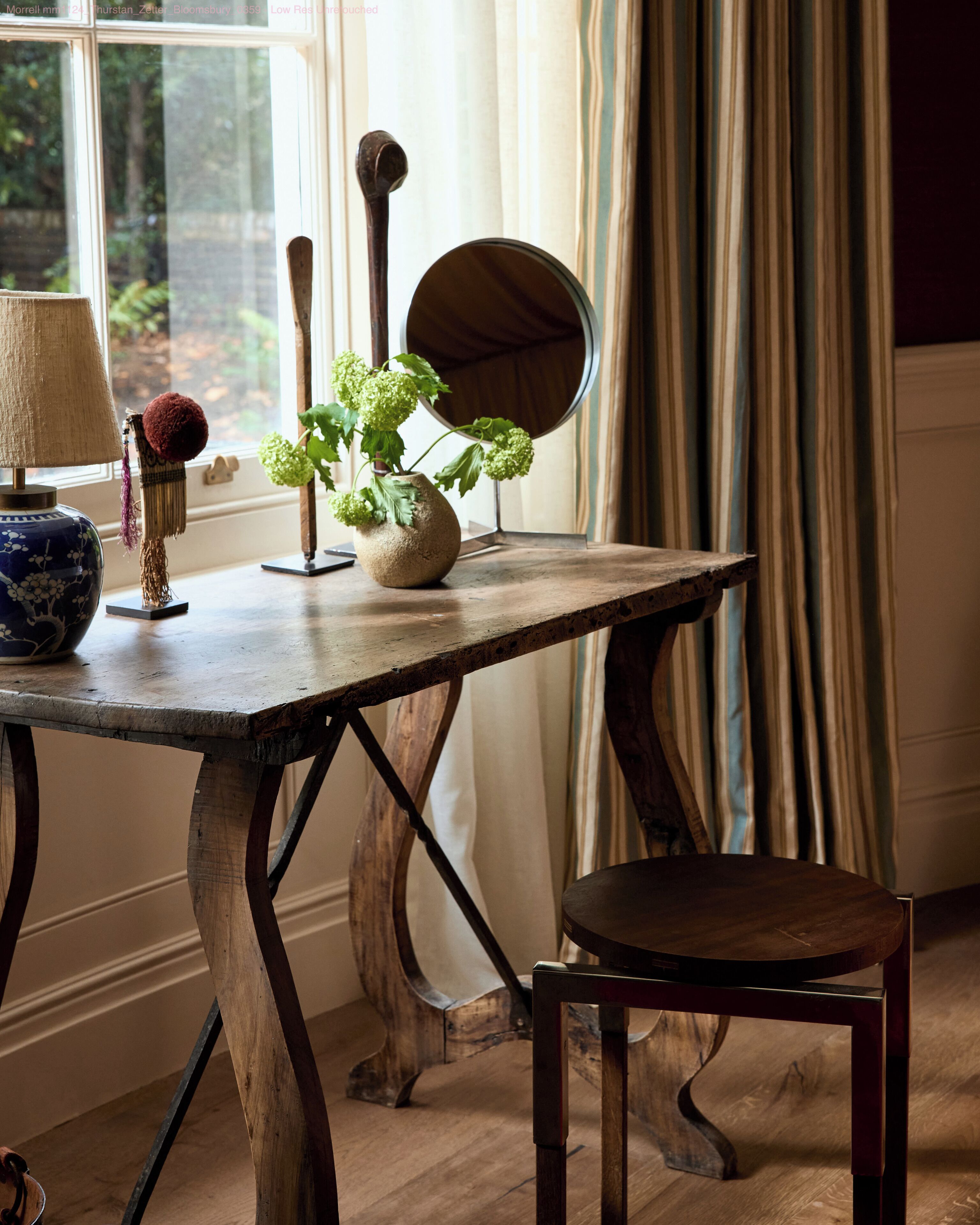 Ropa de cama de alta calidad, escritorio, wifi gratis y ropa de cama