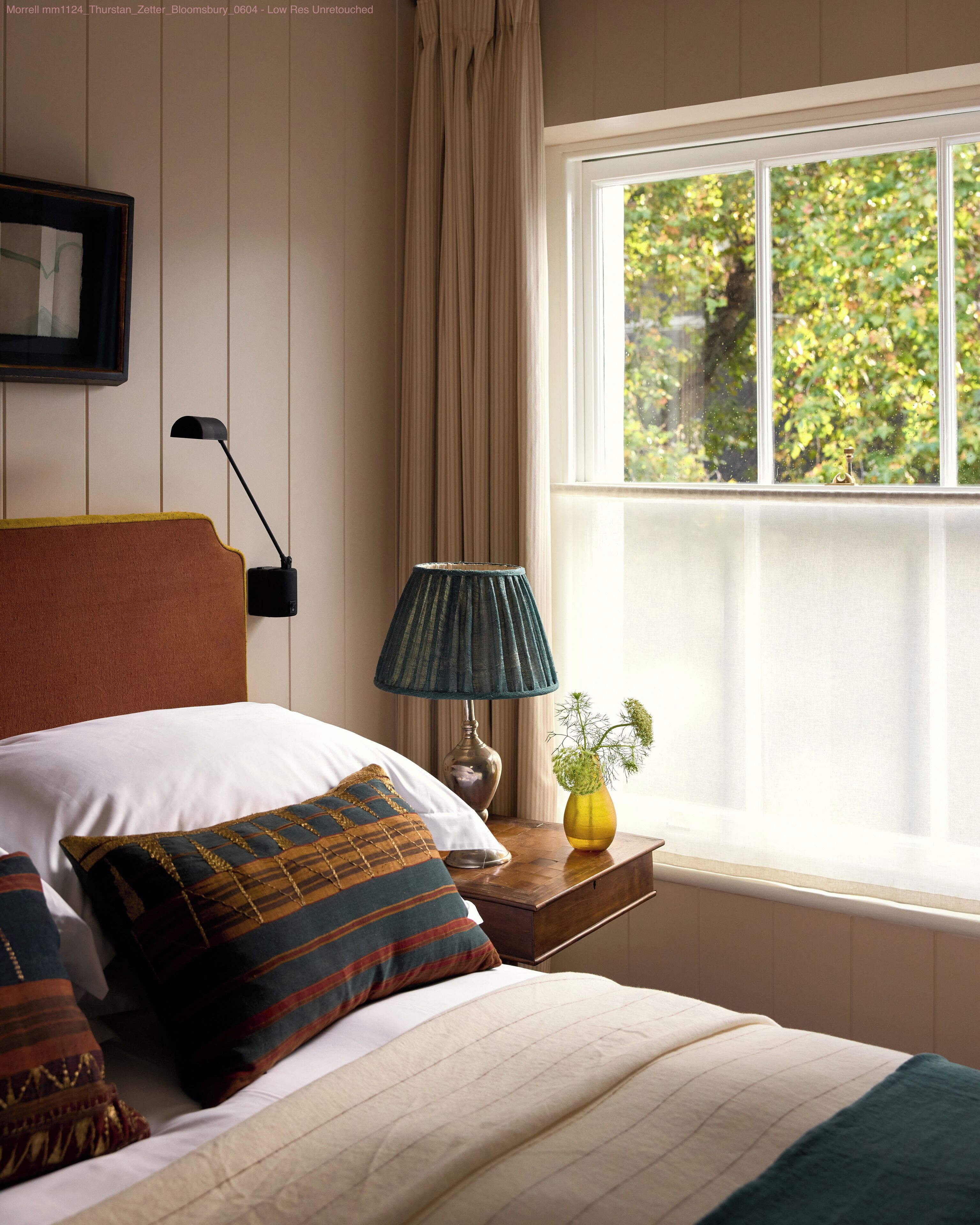 Hypo-allergenic bedding, desk, free WiFi, bed sheets