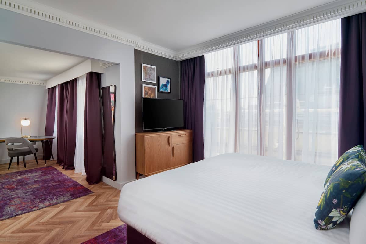 Suíte estúdio júnior | Roupas de cama premium, cofres nos quartos, escrivaninha