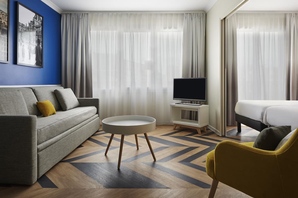 Apartment, 1 Schlafzimmer | Zimmersafe, Schreibtisch, schallisolierte Zimmer, Bügeleisen/Bügelbrett