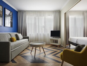 Leilighet, 1 soverom | Safe på rommet, skrivebord, lydisolert og strykejern/-brett