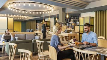 Tägliches Frühstücksbuffet gegen Gebühr