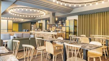 Esmorzar diari d'estil bufet (19 EUR per persona)