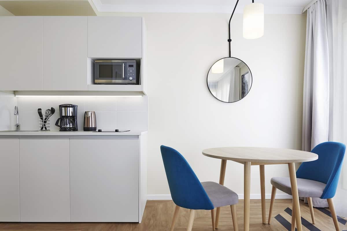 Zimmersafe, Schreibtisch, schallisolierte Zimmer, Bügeleisen/Bügelbrett