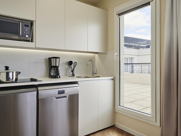 Caixa forta a l'habitació, escriptori i habitacions insonoritzades 