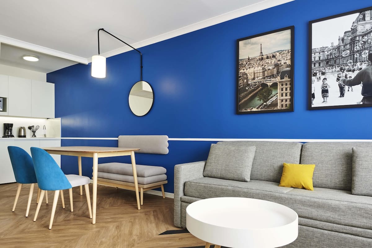 Appartement, 1 chambre | Coffre-fort, bureau, systĂšme dâinsonorisation, fer et planche Ă repasser