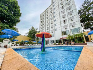 Outdoor pool, sun loungers - SJ Tour - San Juan Foz do Iguaçu (Foz do Iguaçu)