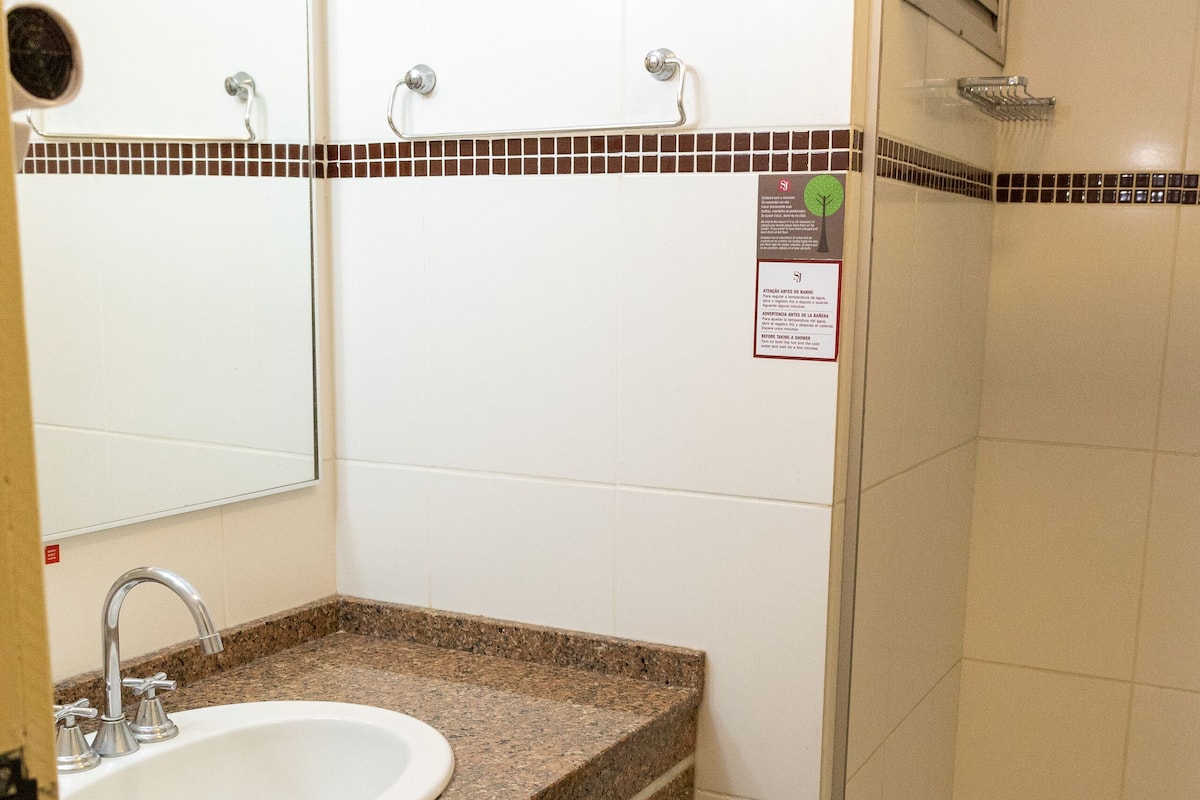 executive triple room | bathroom | shower, free toiletries, hair dryer, towels