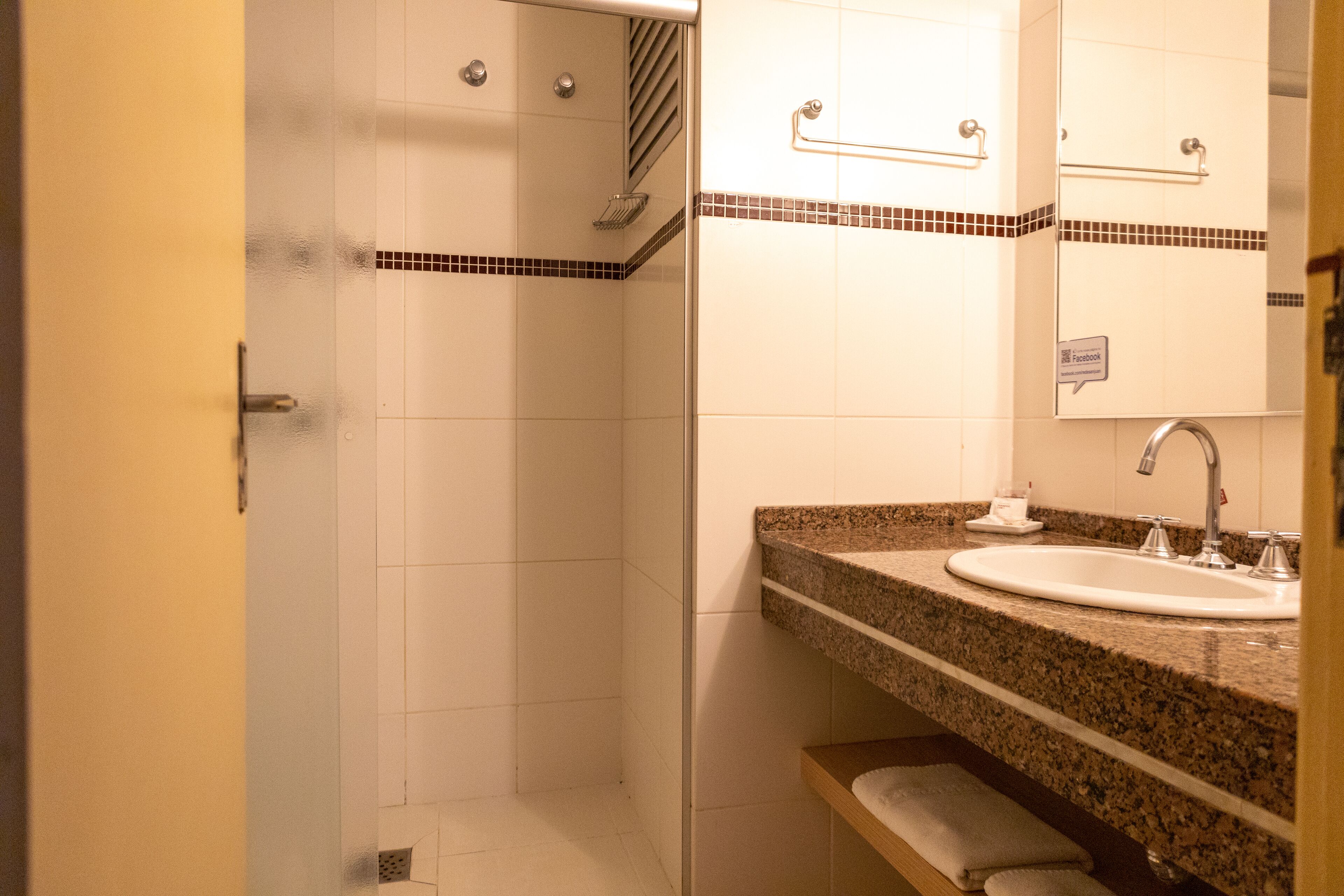 executive triple room | bathroom | shower, free toiletries, hair dryer, towels
