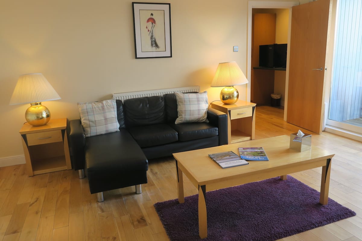 Suite Deluxe, 1 très grand lit | Décoration personnalisée, ameublement personnalisé, bureau