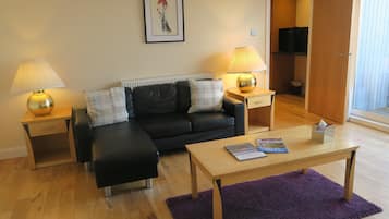 Deluxe Suite, 1 King Bed | Individually decorated, individually furnished, desk, laptop workspace