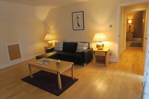 Deluxe Suite, 1 King Bed | Living area | Flat-screen TV