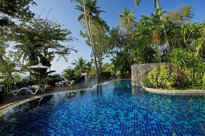 A swimming pool with lounge chairs and palm trees. - Centara Villas Samui (Koh Samui)