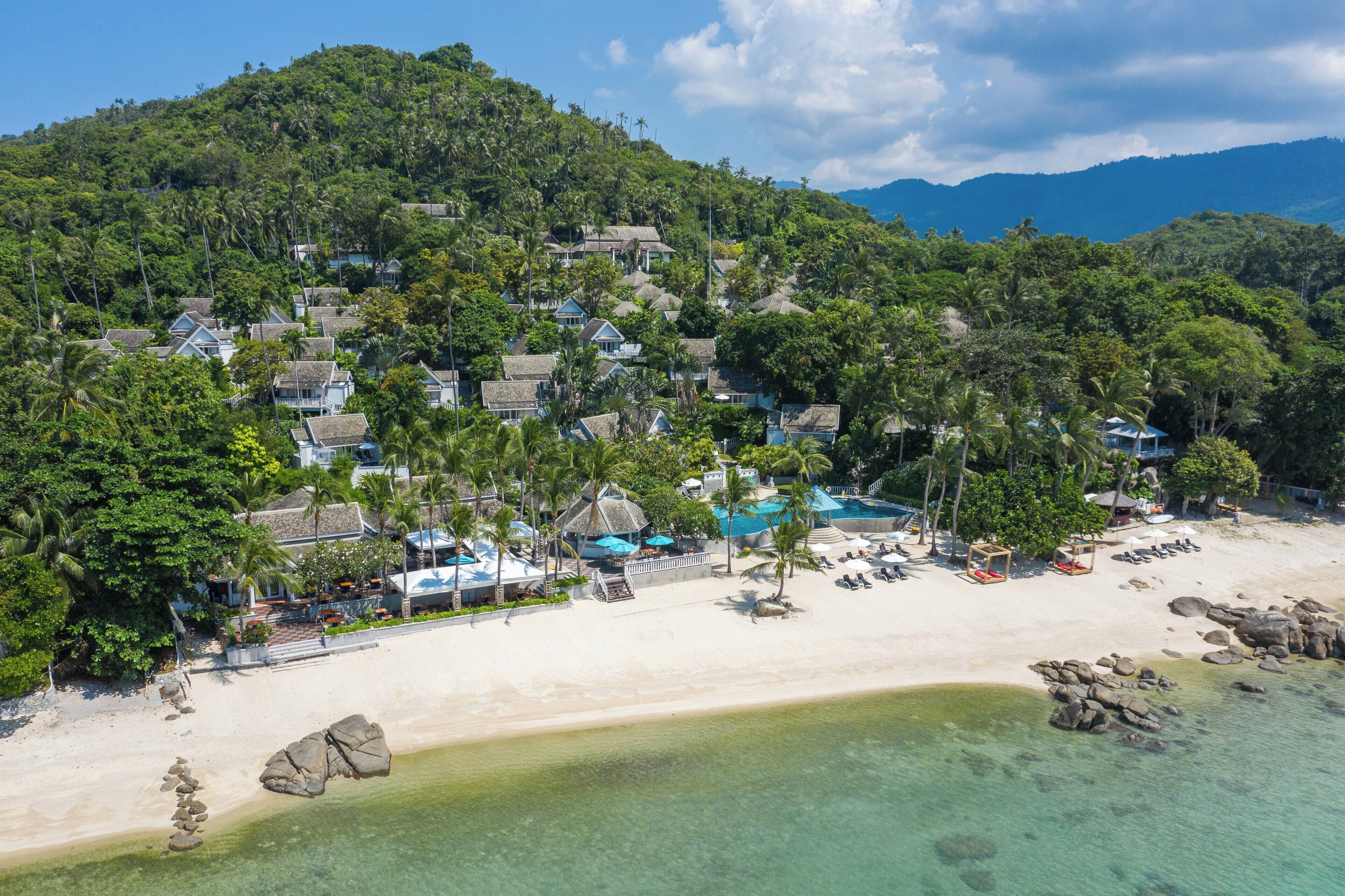Private beach, sun loungers, beach towels, beach bar