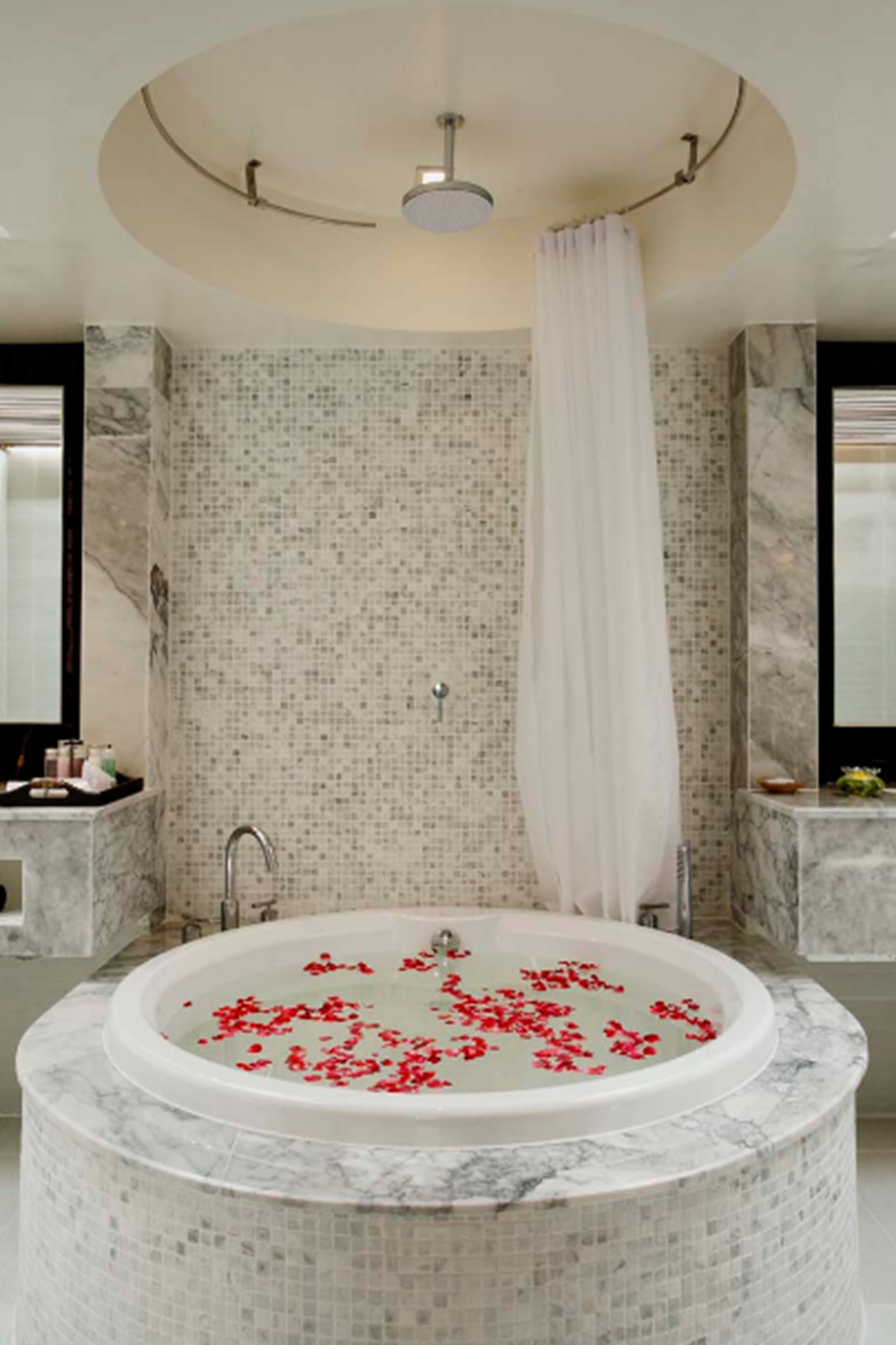 Minibar, caixa forta a l'habitació i escriptori 