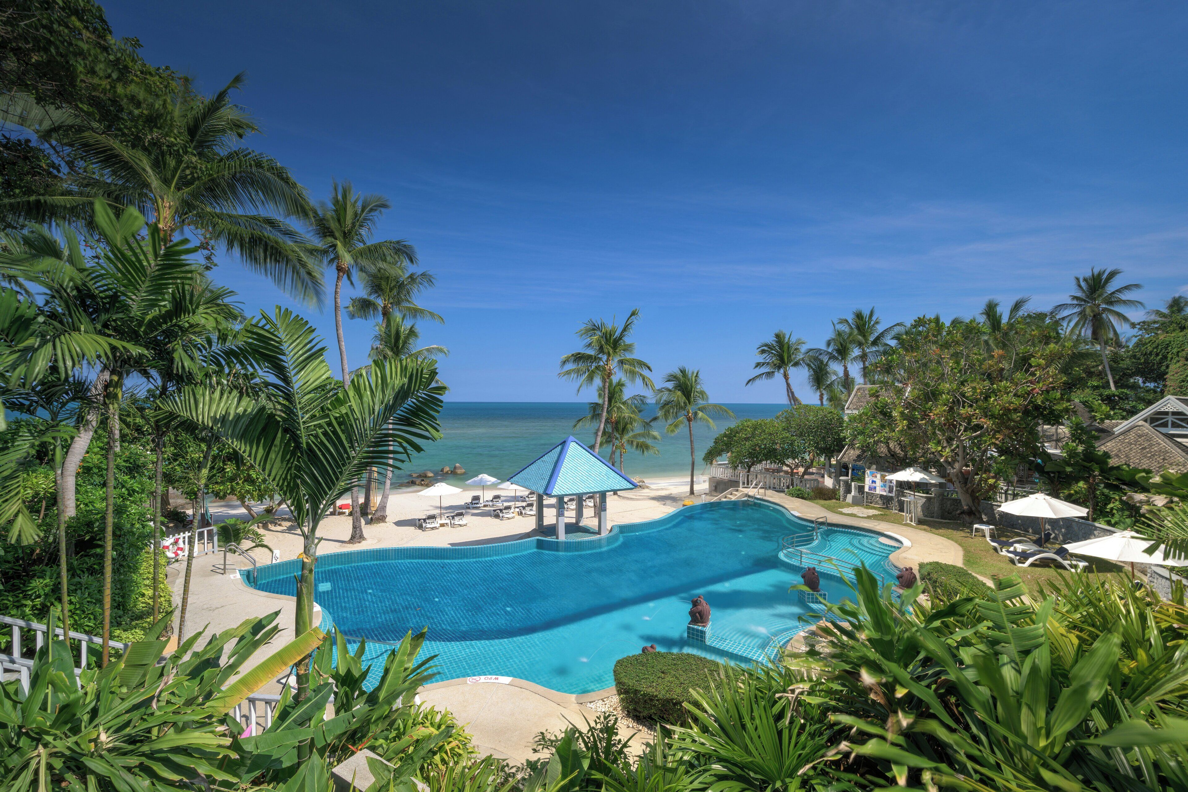 3 outdoor pools, pool umbrellas, sun loungers