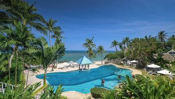 3 outdoor pools, pool umbrellas, sun loungers