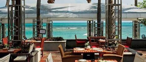 Daily buffet breakfast (THB 600 per person)