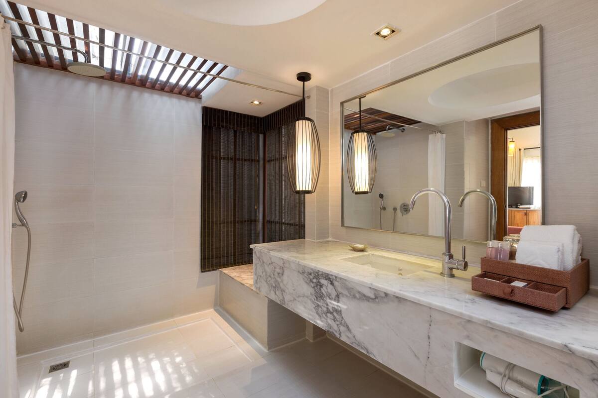 Minibar, in-room safe, desk, soundproofing