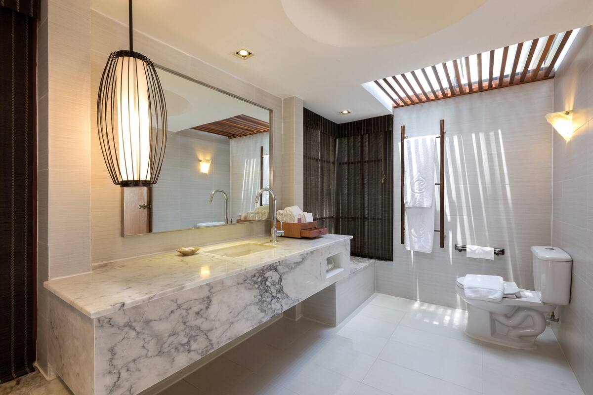Shower, free toiletries, hair dryer, bathrobes