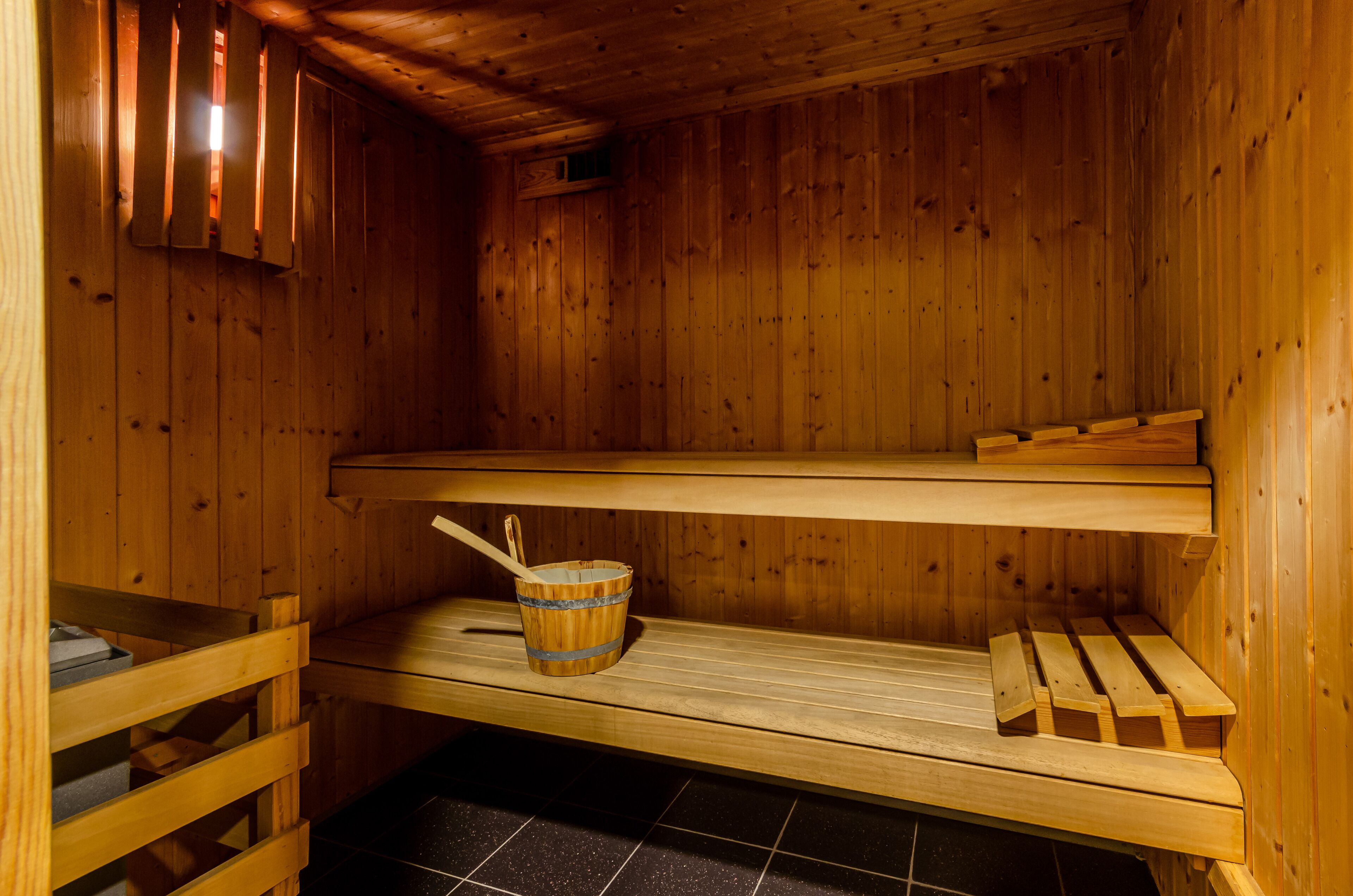 sauna, steam room, turkish bath/hammam, body treatments, body scrubs