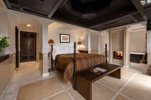 Executive Suite, Balcony, Pool View | 1 bedroom, Tempur-Pedic beds, minibar, in-room safe