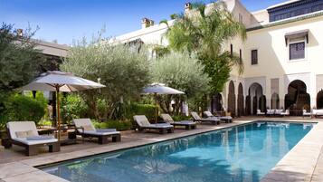 3 outdoor pools, pool umbrellas, sun loungers