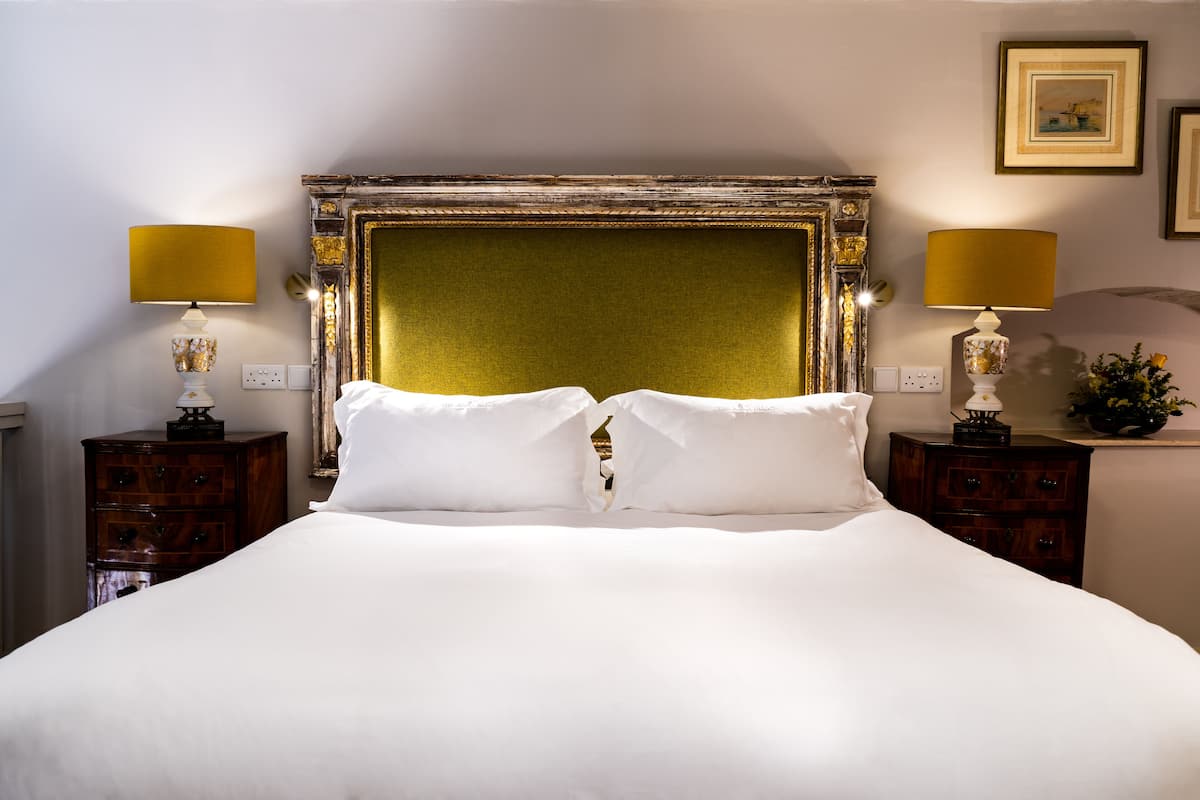 Premium bedding, free minibar, in-room safe, individually decorated