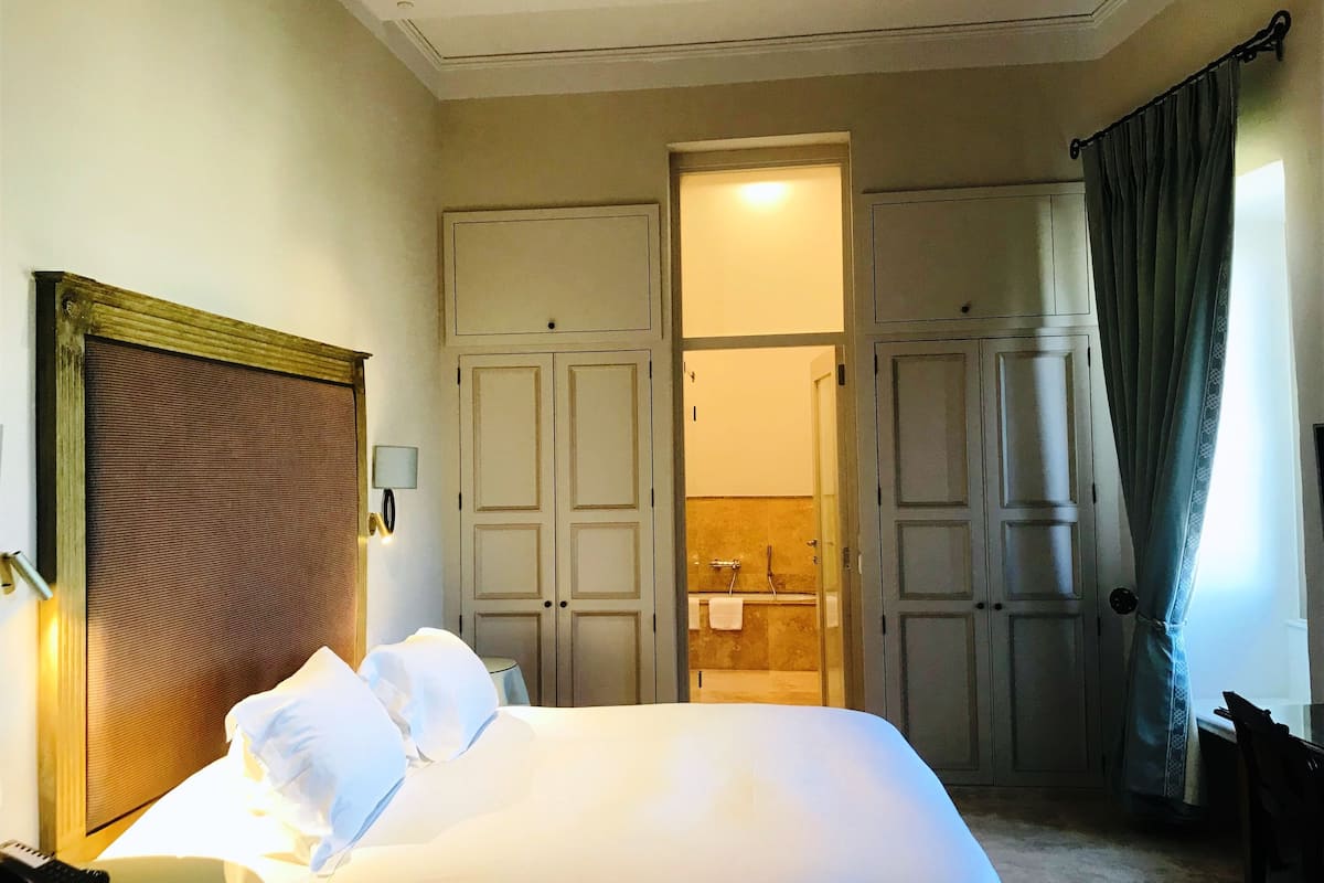 Deluxe Suite, View | Premium bedding, free minibar, in-room safe, individually decorated