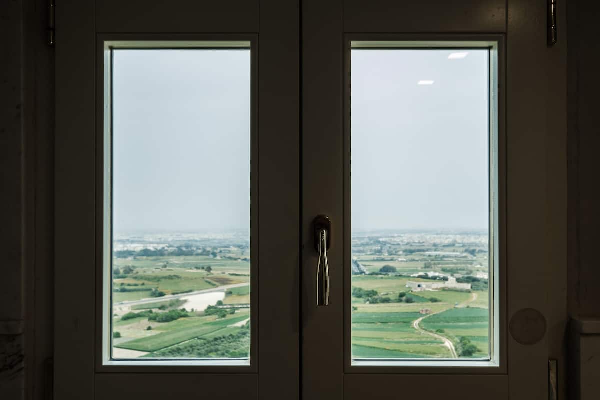 deluxe room | premium bedding, in-room safe, blackout curtains, iron/ironing board