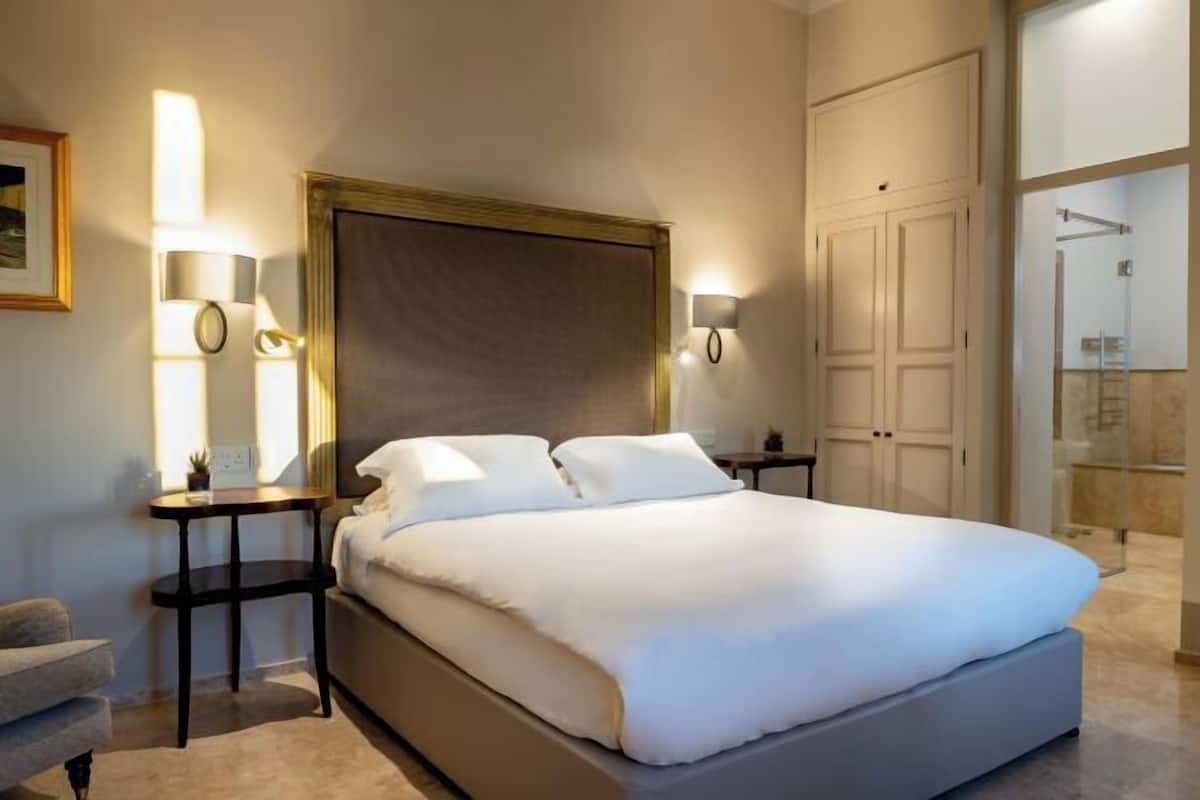 Ropa de cama de alta calidad, caja fuerte, cortinas opacas